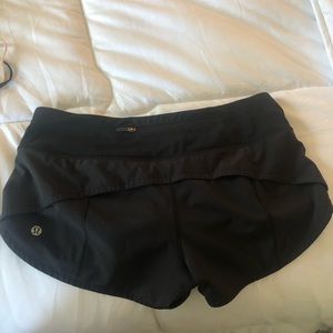 Lululemon size 4 black shorts hottie hots